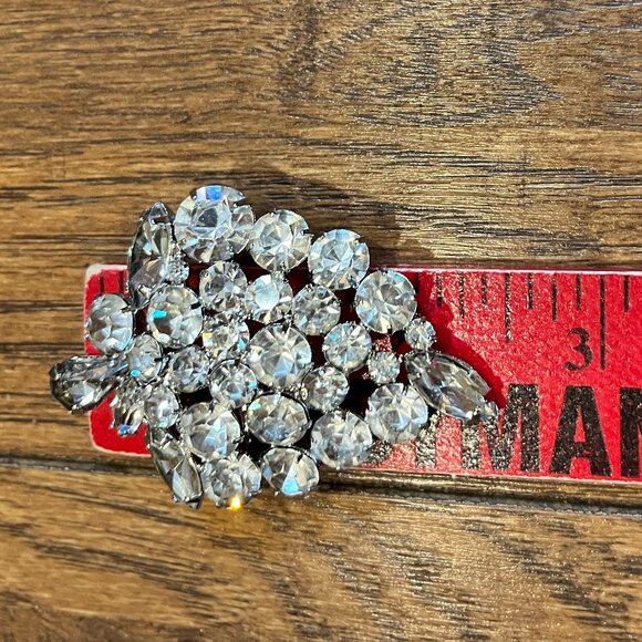 Large clear rhinestone 2-1/2" brooch/pin (strawberry or could be a leaf???) EUC - Picture 5 of 6